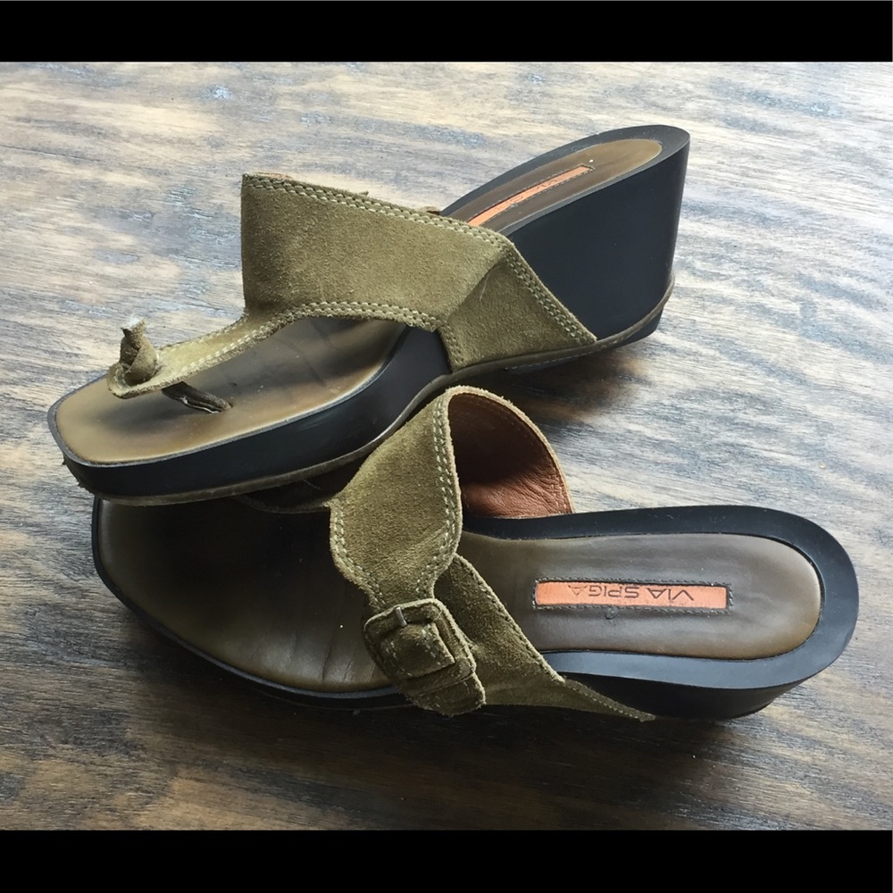 Via Spiga green suede buckled wedge